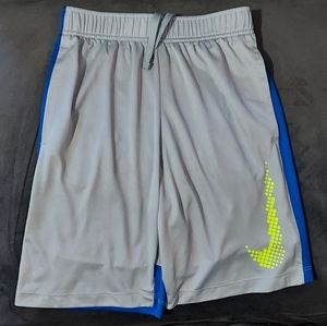 Nike, dri fit, boy's gray size medium shorts